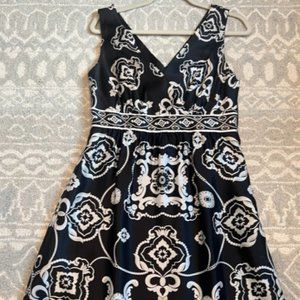 NWOT- White House Black Market 100% Silk Sleeveless Dress Womens Size 6